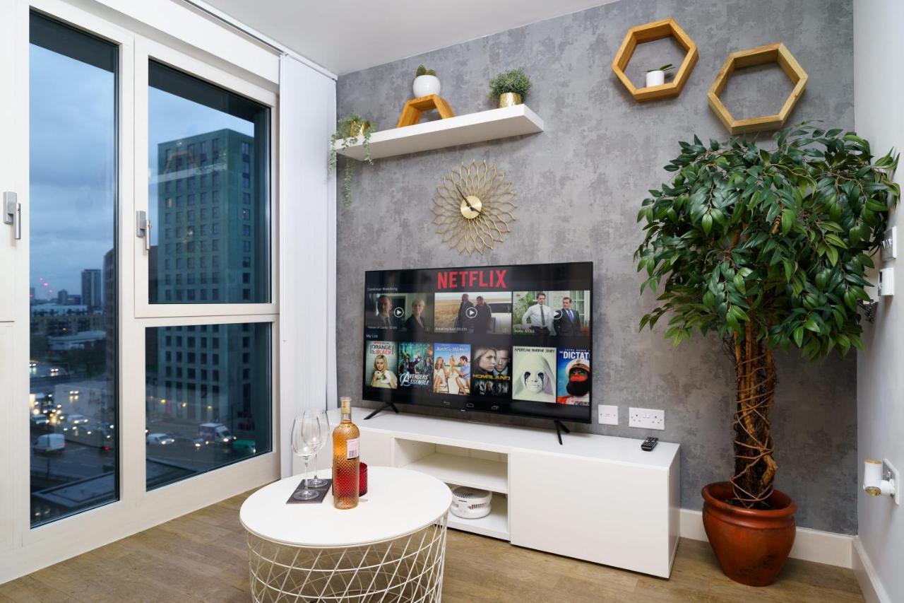 لندن Stylish Fully-Equipped One Bedroom Apartment With Extra Sofa Bed, Free Secure Parking, Onsite Gym, 24Hr Security & Concierge المظهر الخارجي الصورة